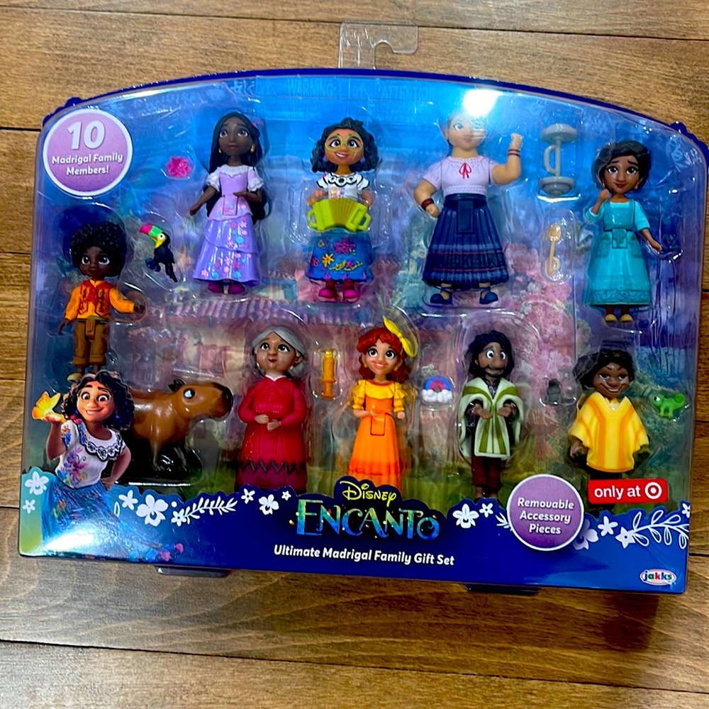 Encanto ultimate madrigal family gift set